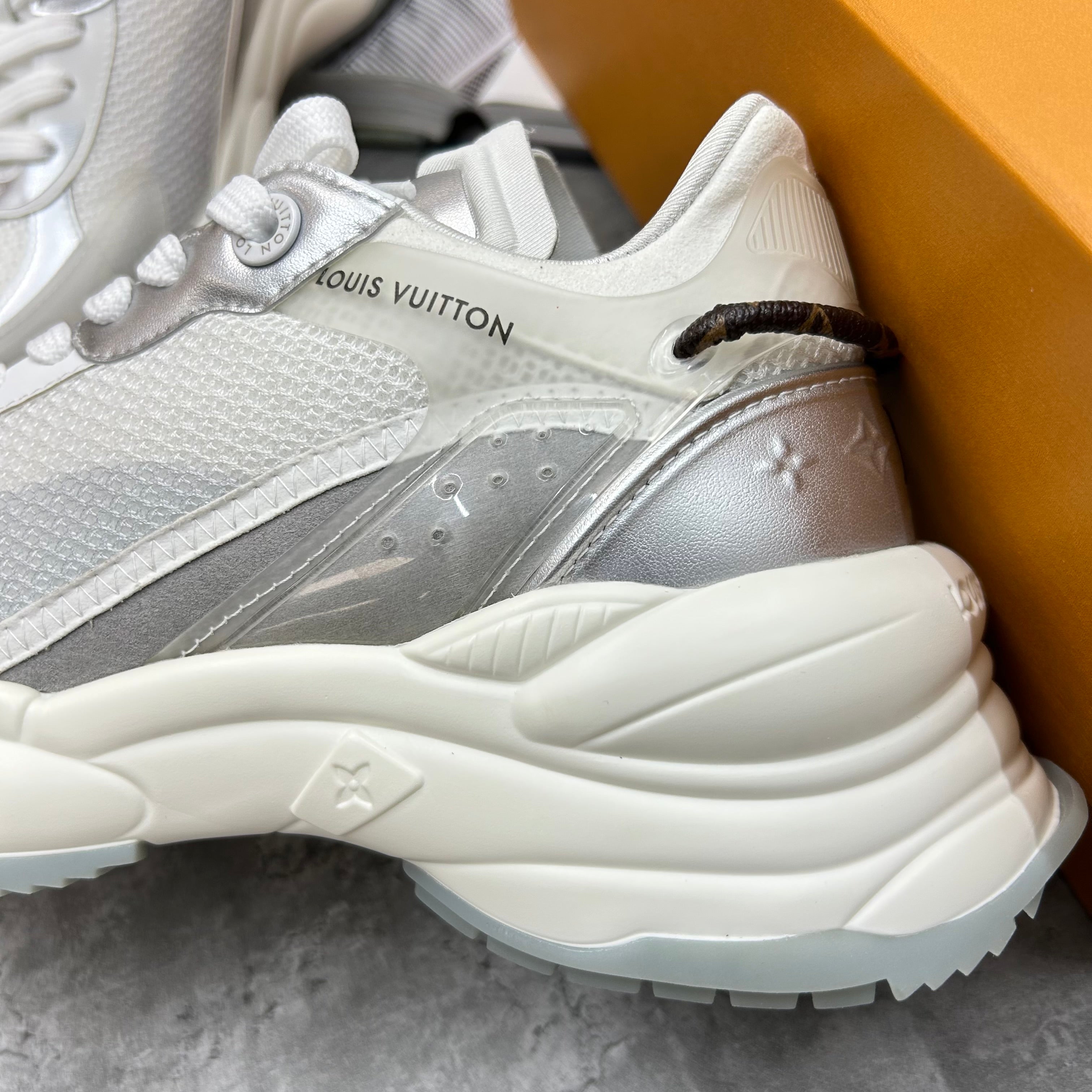 LVE - WOMENS TRAINER - SILVER/WHITE (PRE-ORDER)