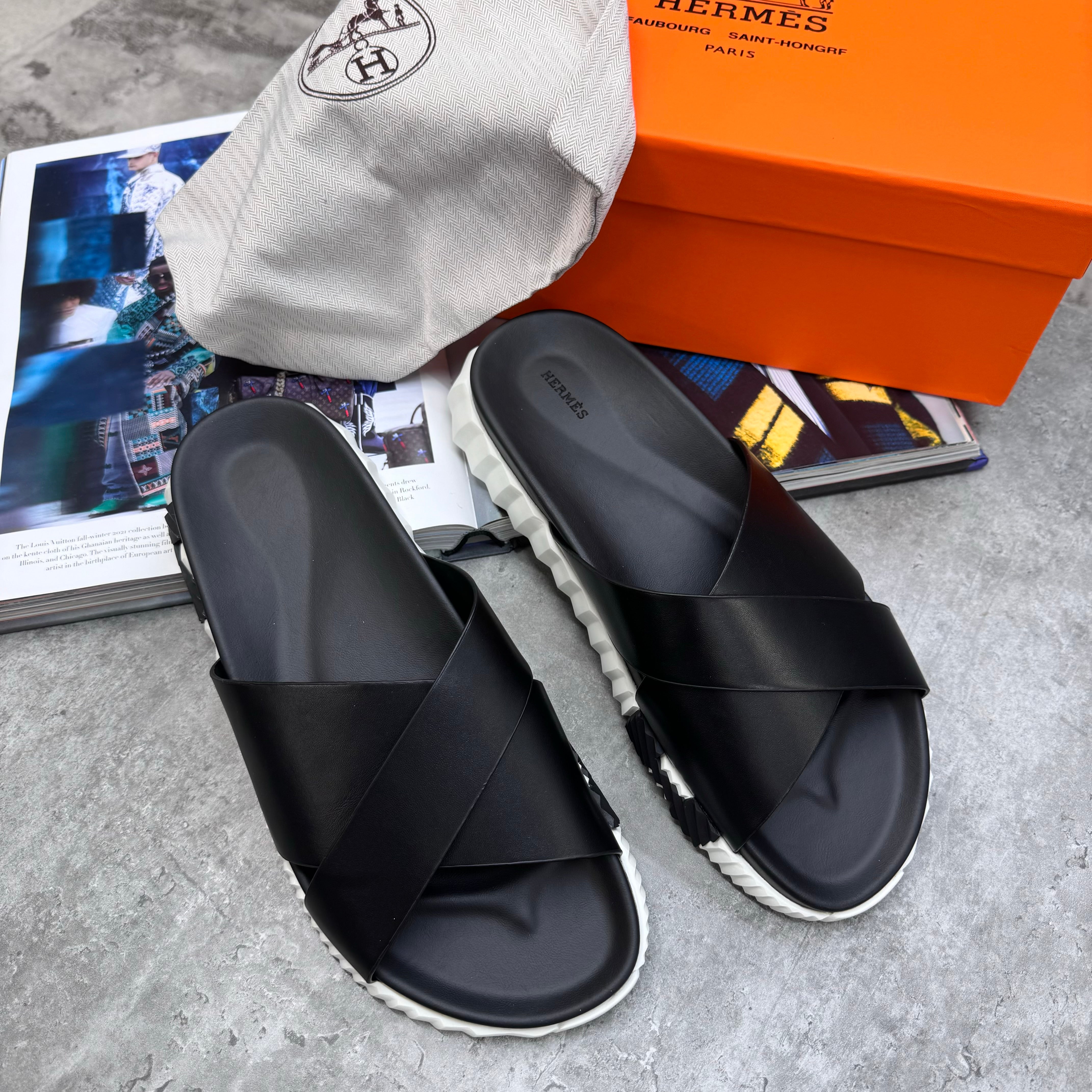 HERMES - SLIDES - BLACK/WHITE (PRE-ORDER)