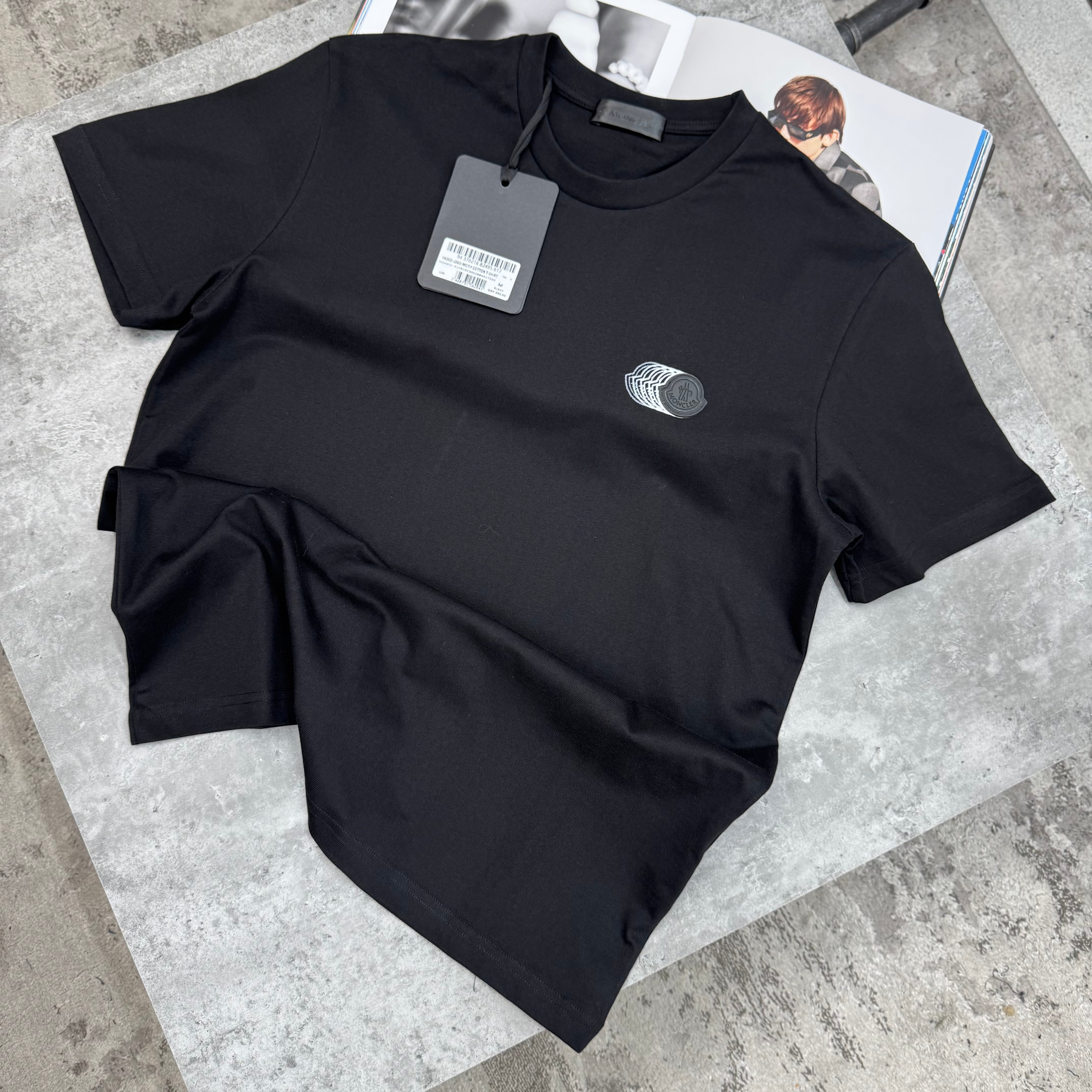 MNCLR - FADED BLACK BADGE T-SHIRT - BLACK