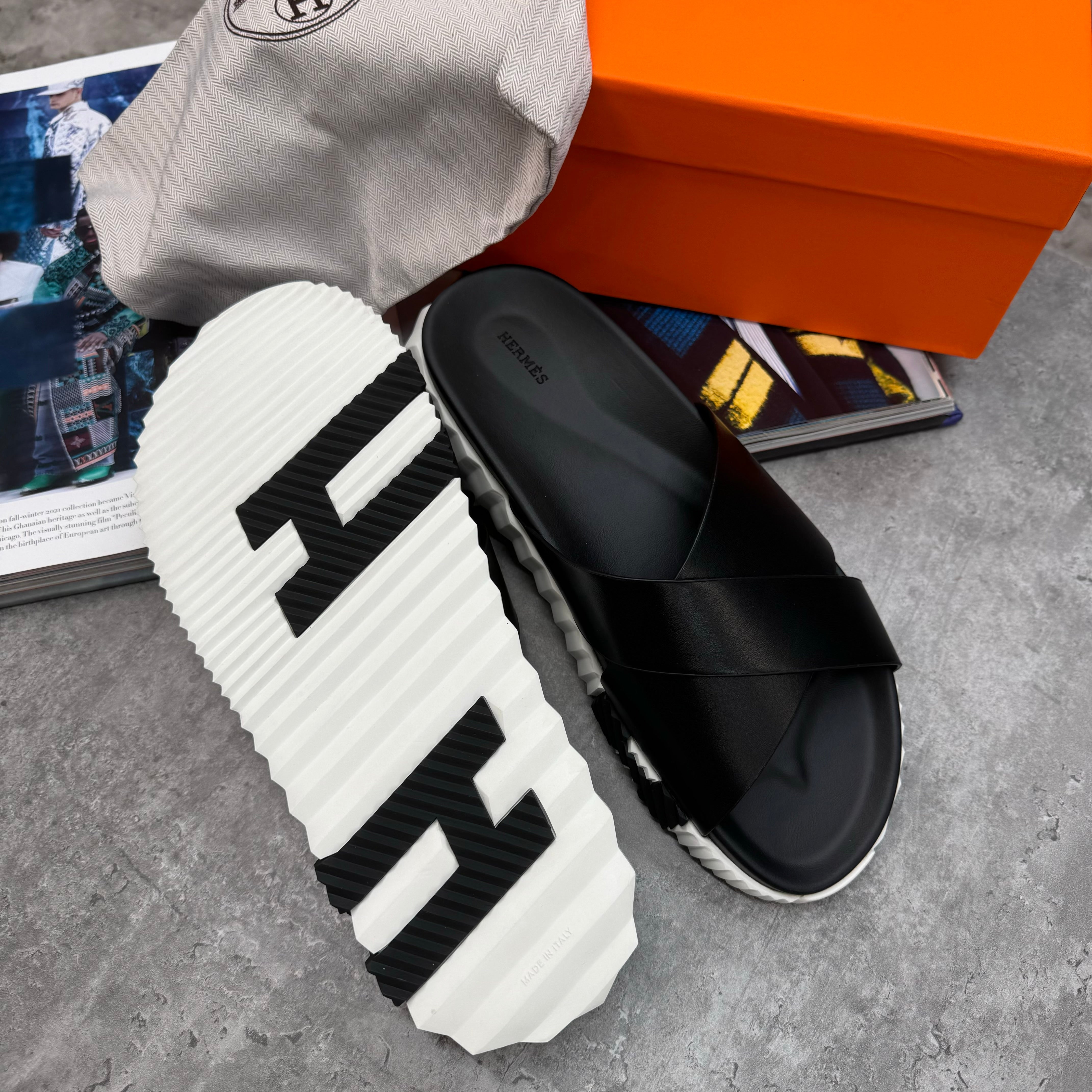 HERMES - SLIDES - BLACK/WHITE (PRE-ORDER)