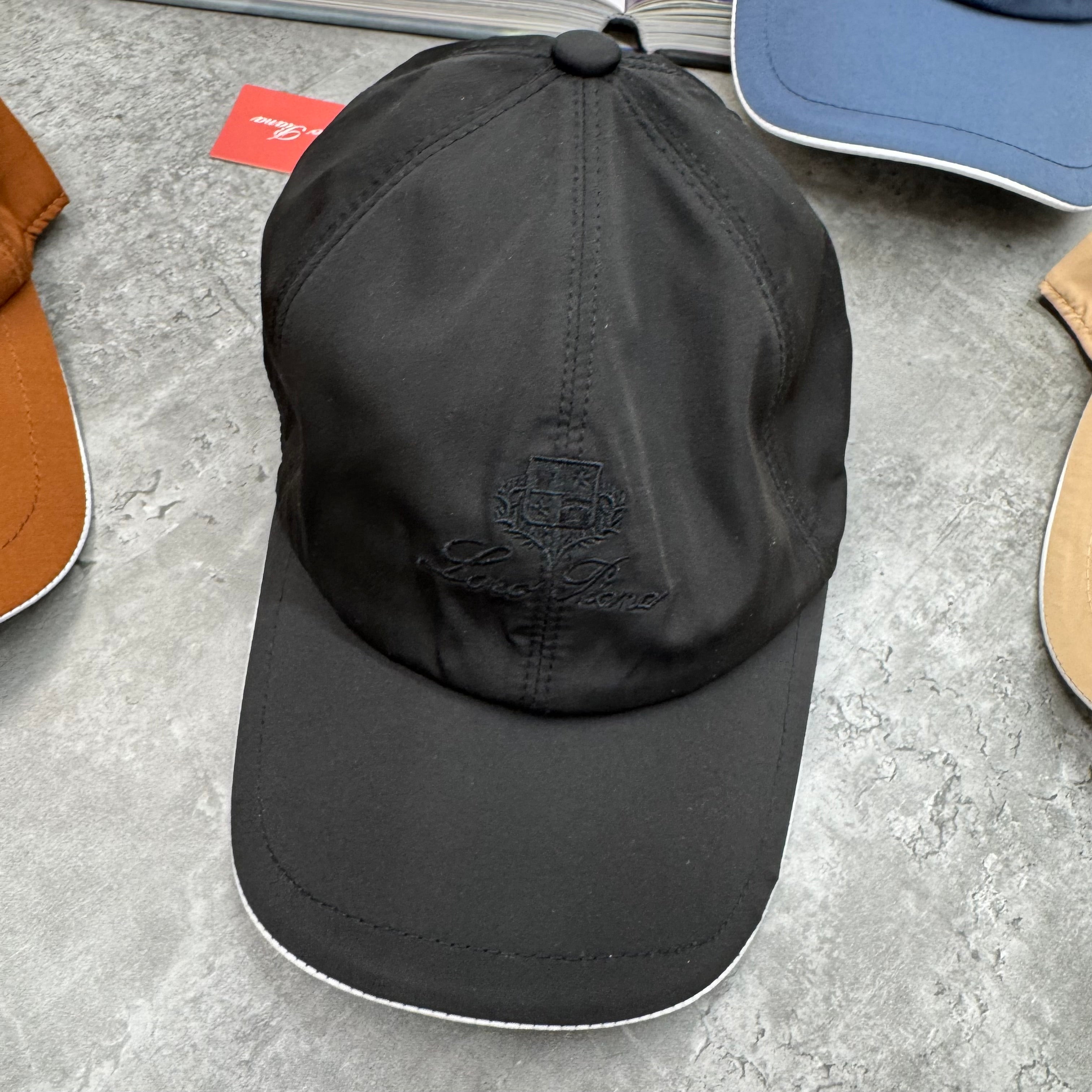 LORO - CAPS