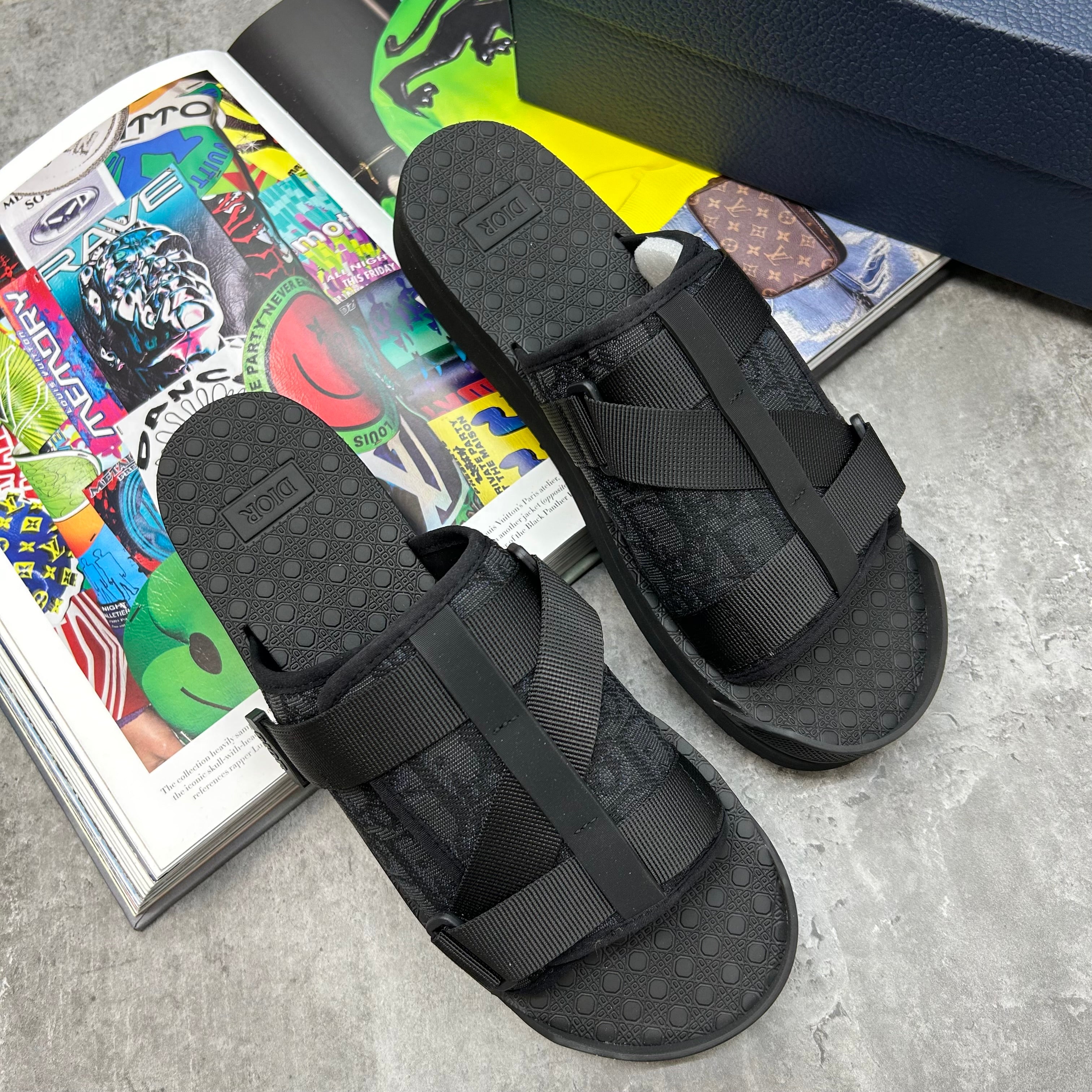 DIOR - OBLIQUE SLIDES - BLACK