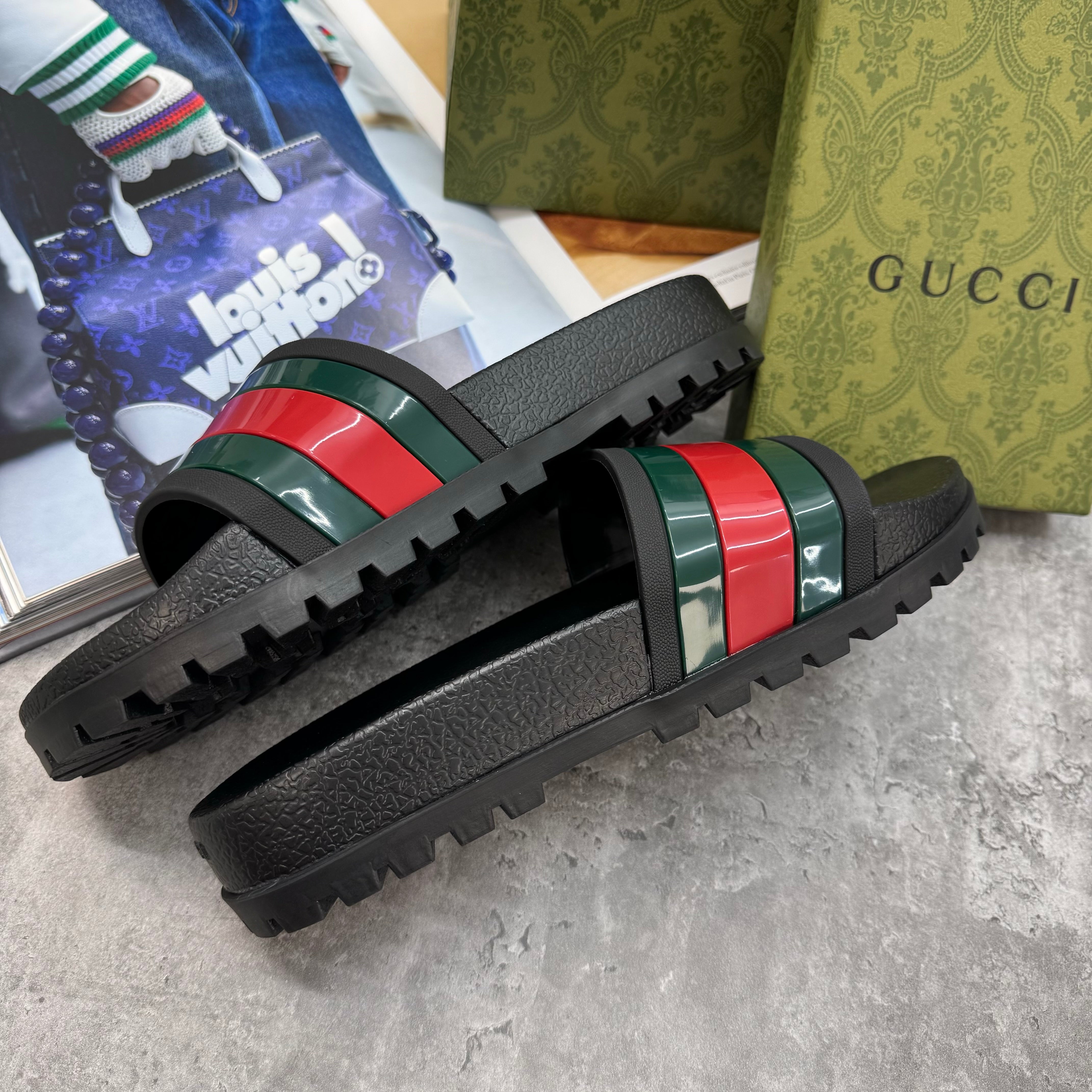 (PRE-ORDER) GCI - SLIDES - BLACK