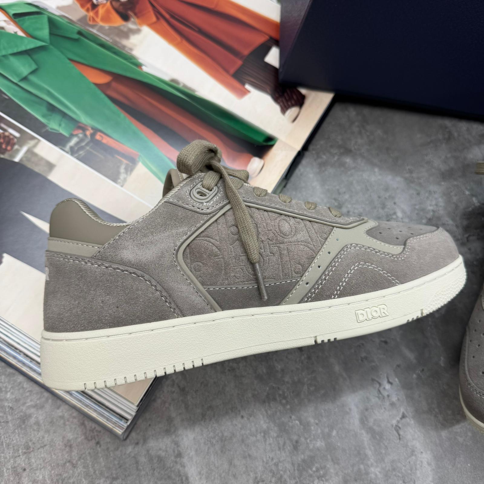 B27 - TRAINER - GREY SUEDE
