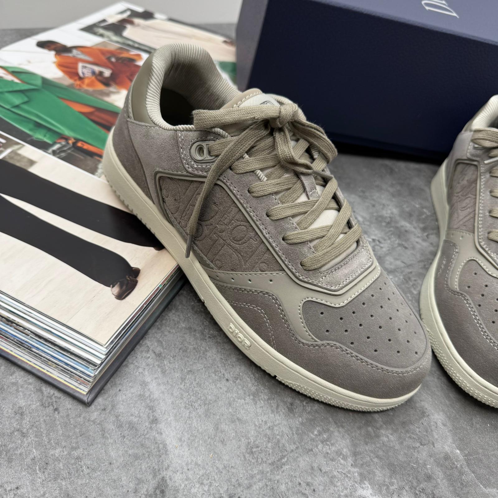 B27 - TRAINER - GREY SUEDE