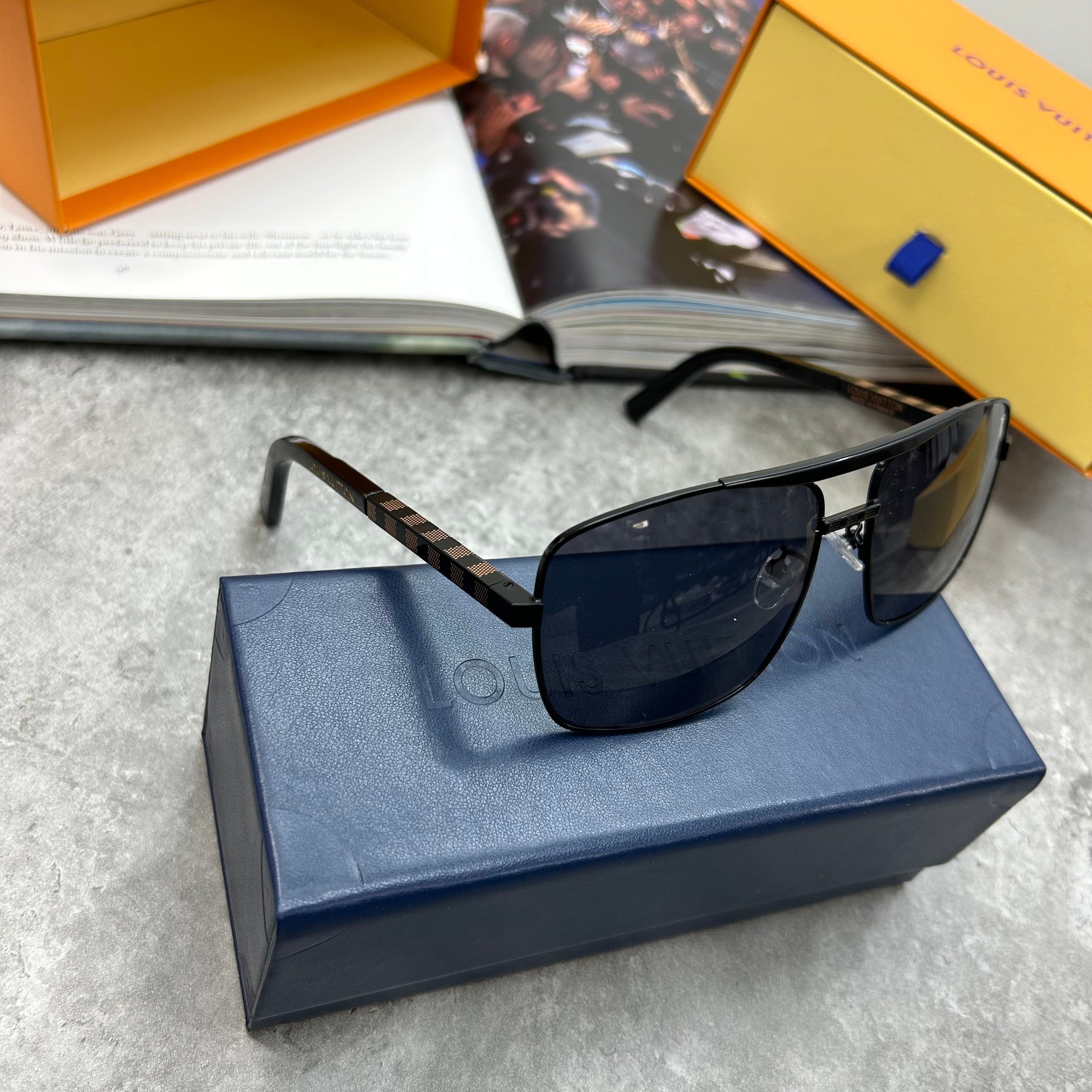 LVE - MONOGRAM SUNGLASSES - BLACK