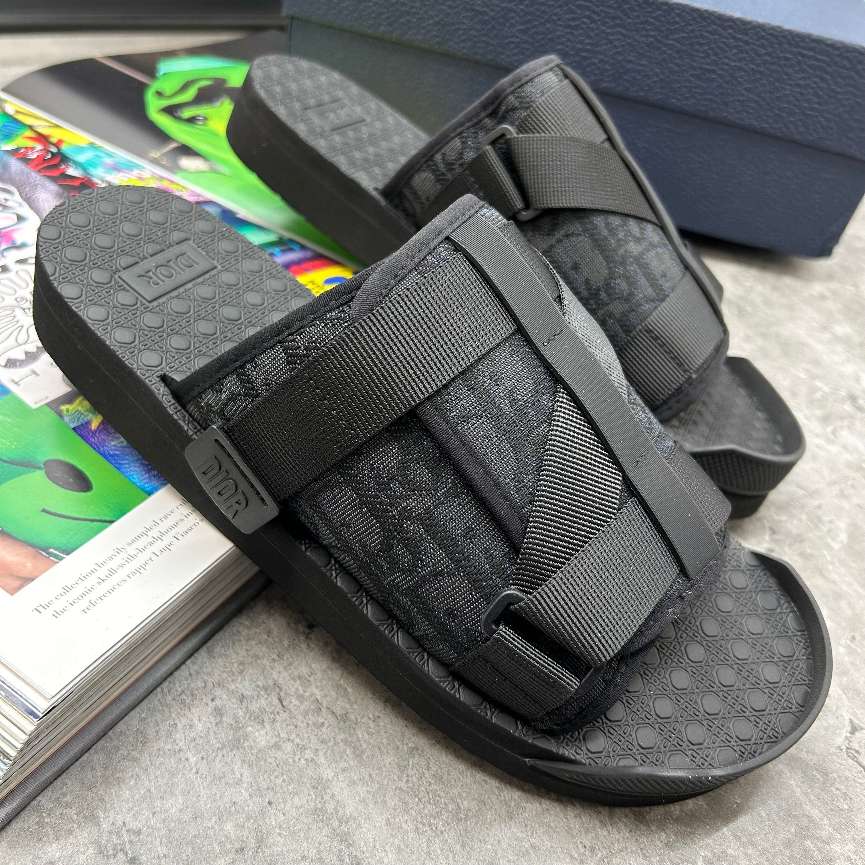 DIOR - OBLIQUE SLIDES - BLACK