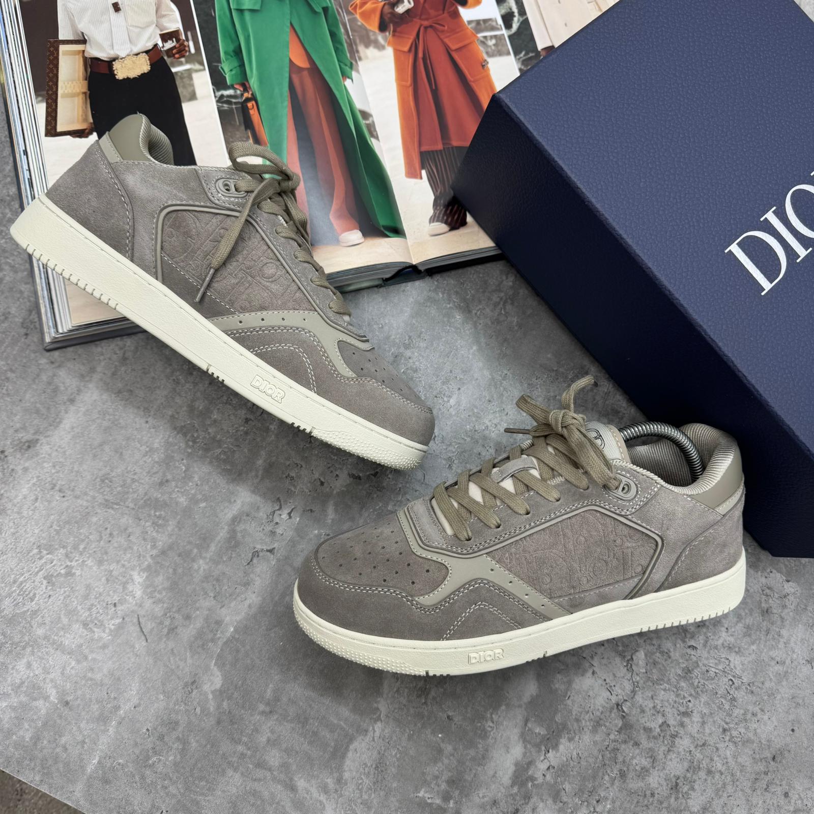 B27 - TRAINER - GREY SUEDE