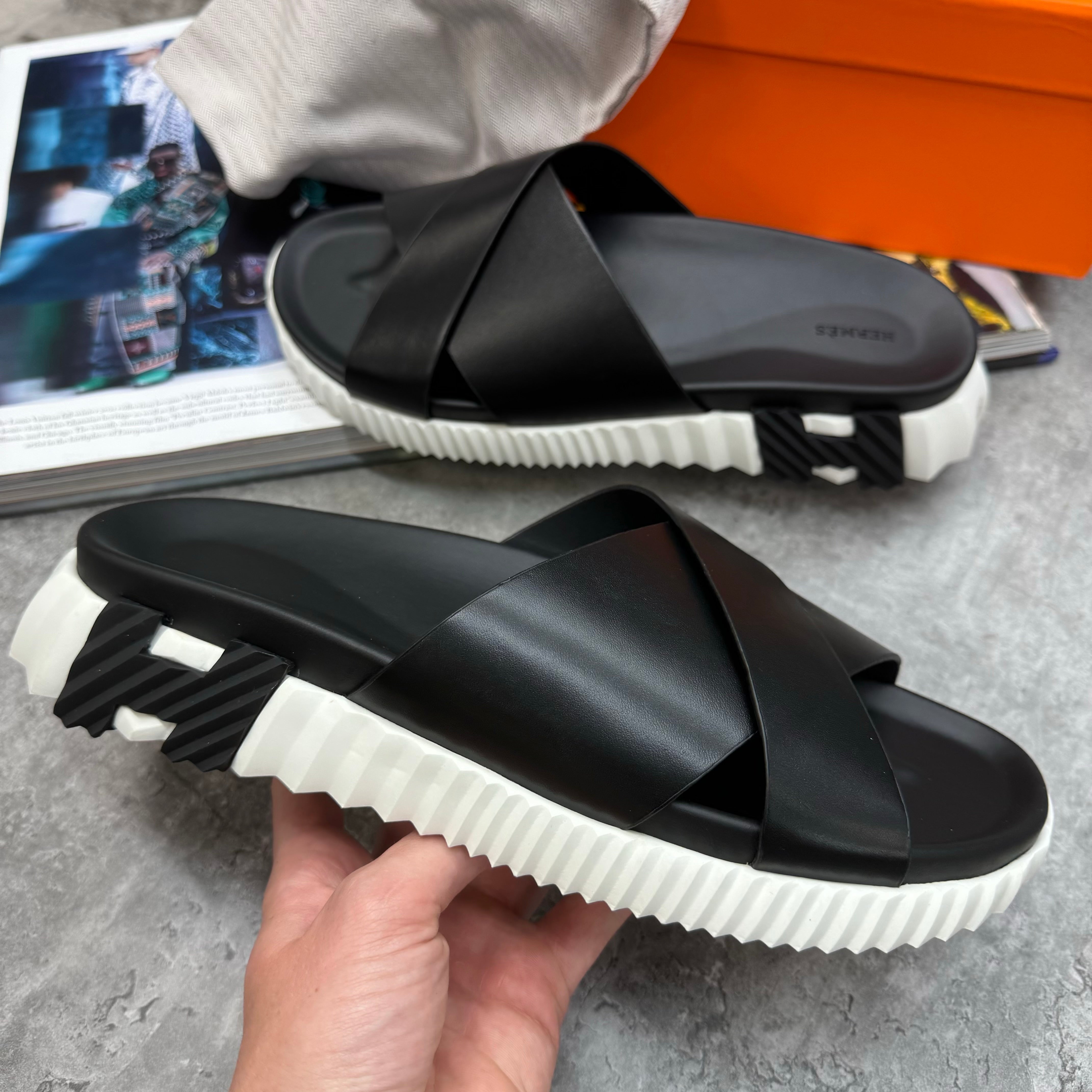 HERMES - SLIDES - BLACK/WHITE (PRE-ORDER)