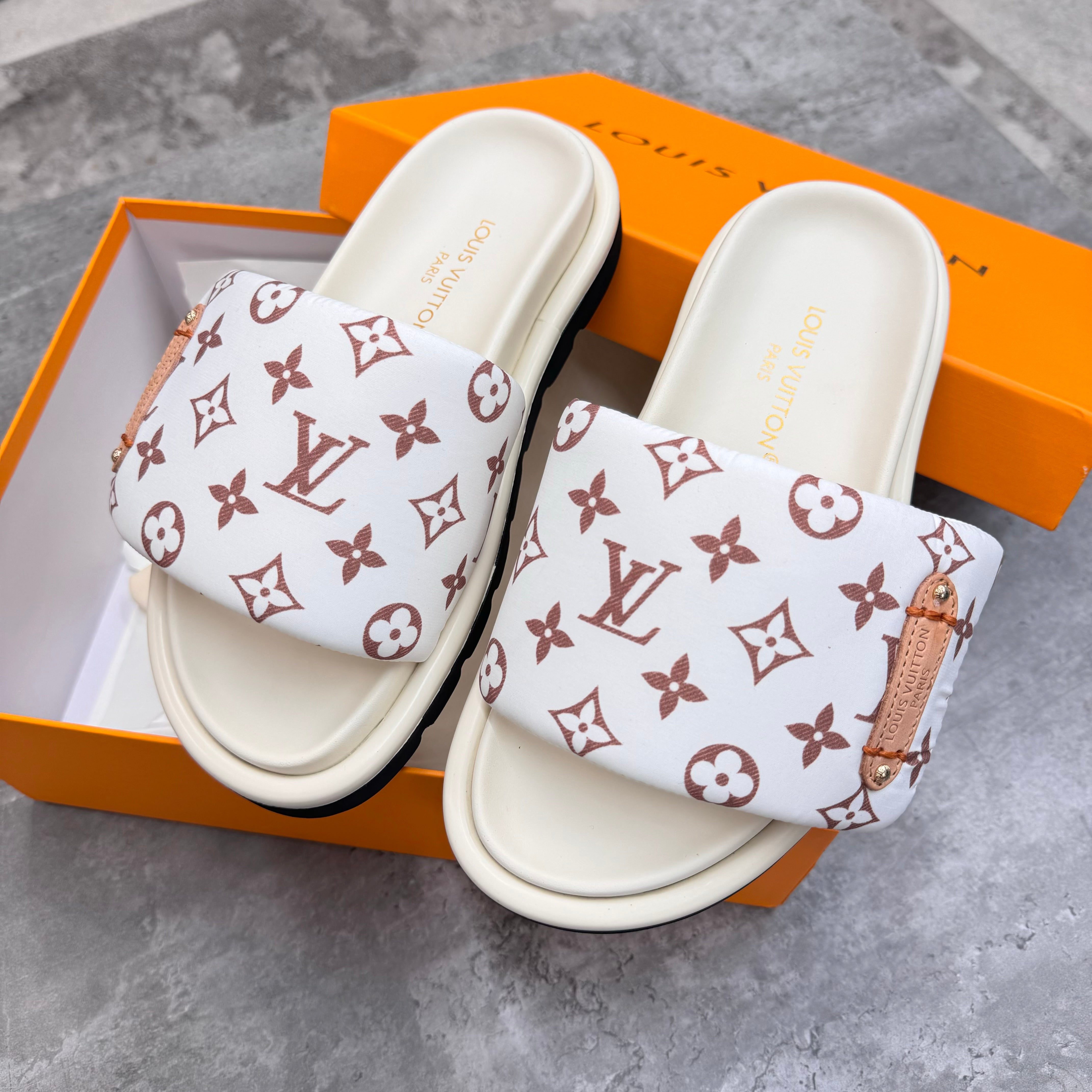 LOUIS VUITTON - PILLOW SLIDES - WHITE (PRE-ORDER)