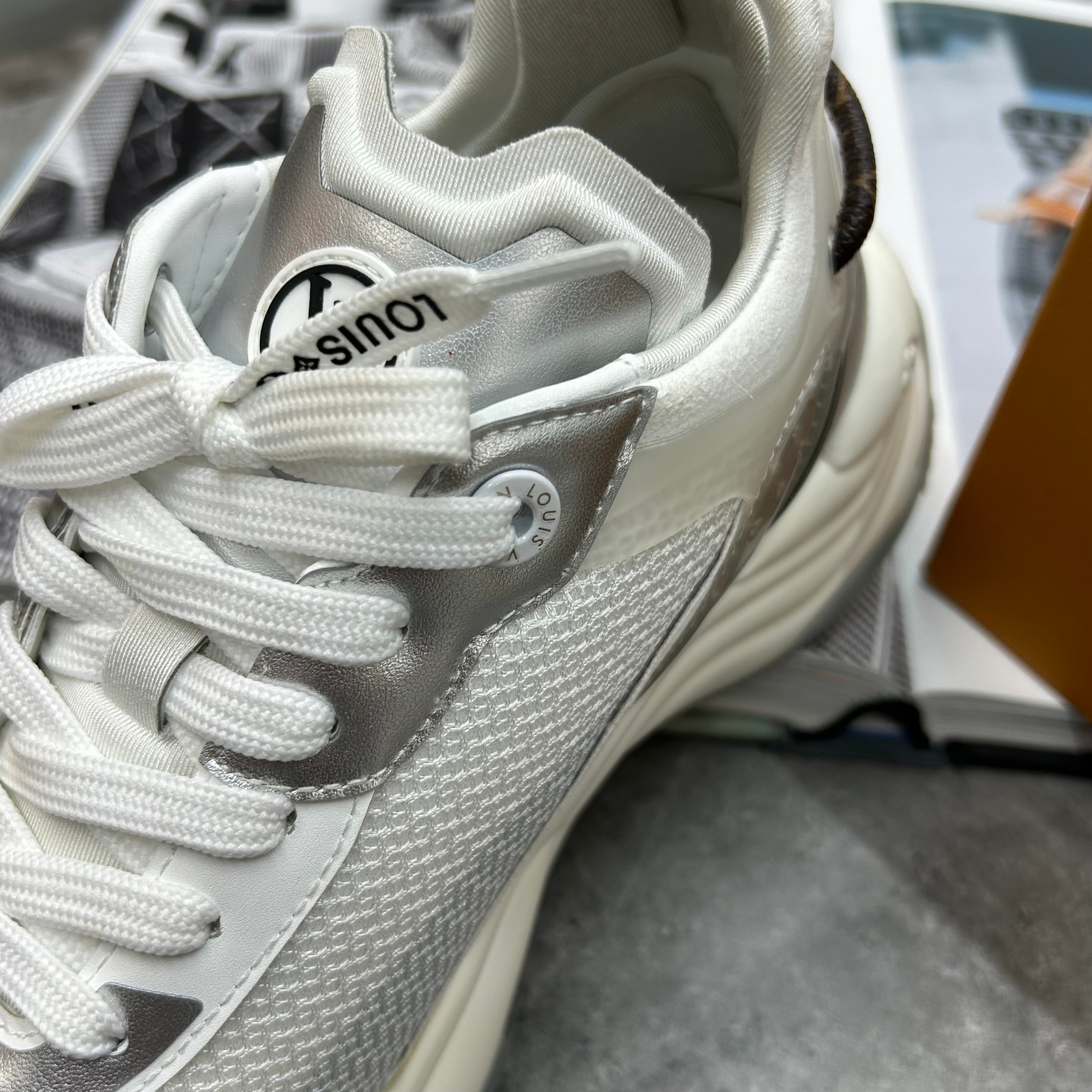 LVE - WOMENS TRAINER - SILVER/WHITE (PRE-ORDER)