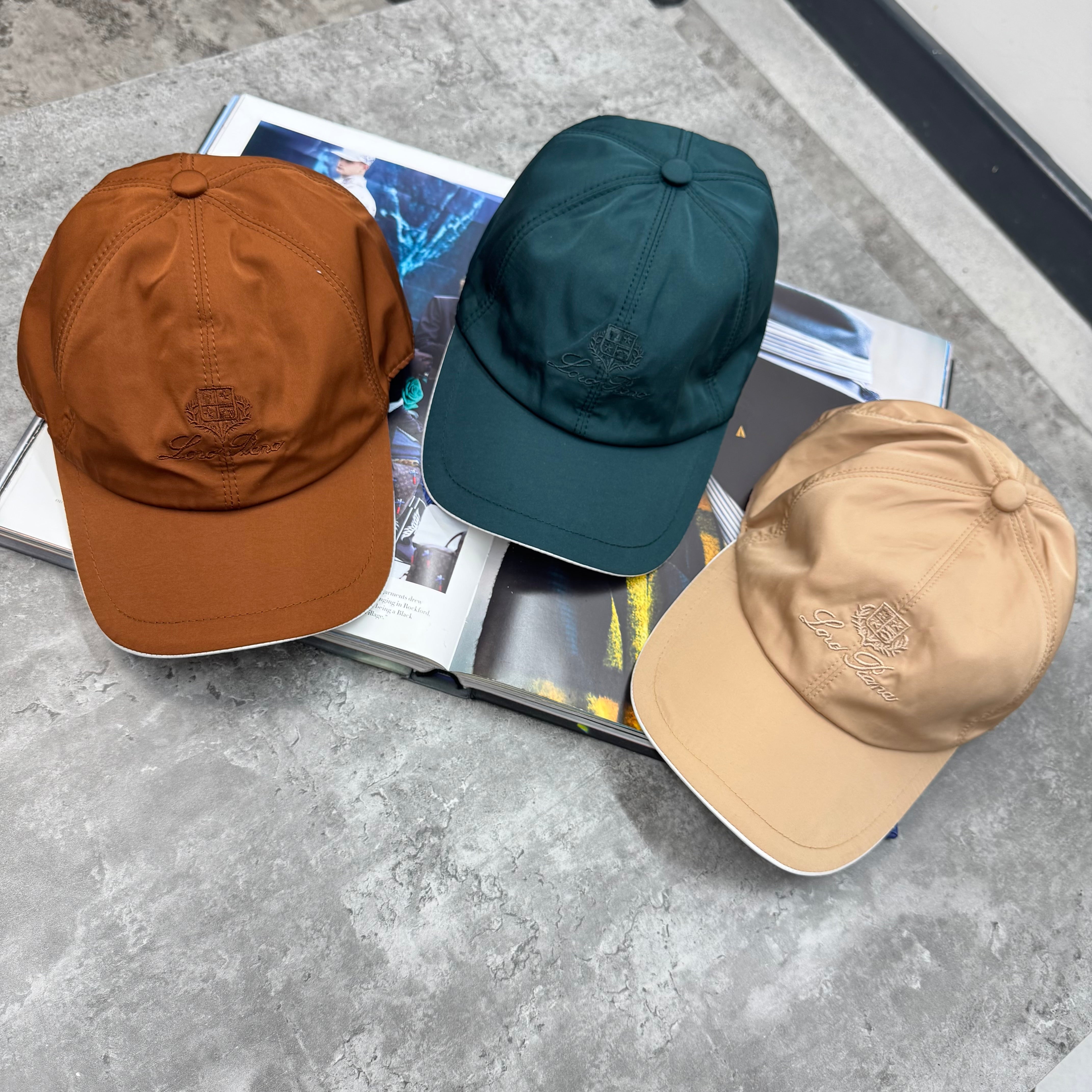LORO - CAPS