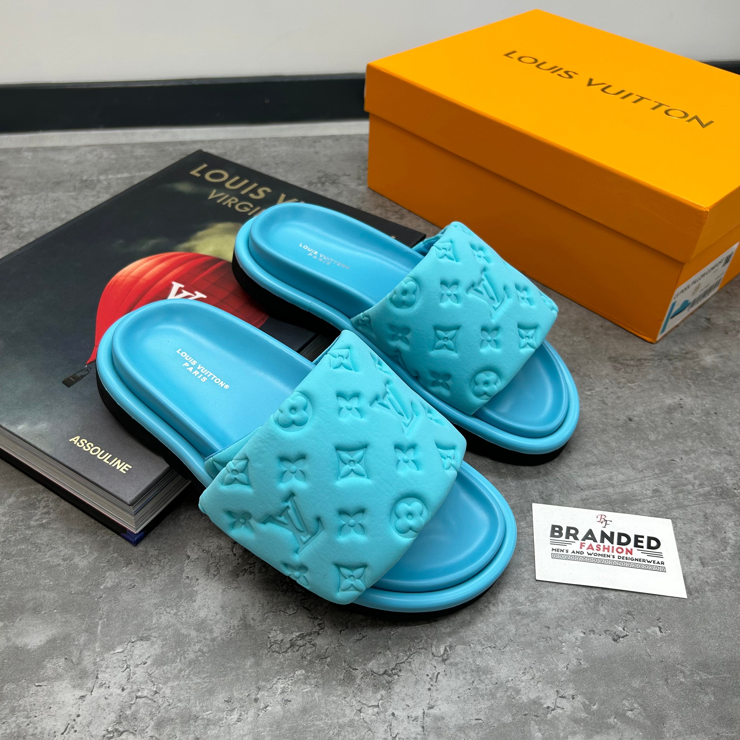 LVE - SLIDES BABY BLUE (PRE-ORDER)
