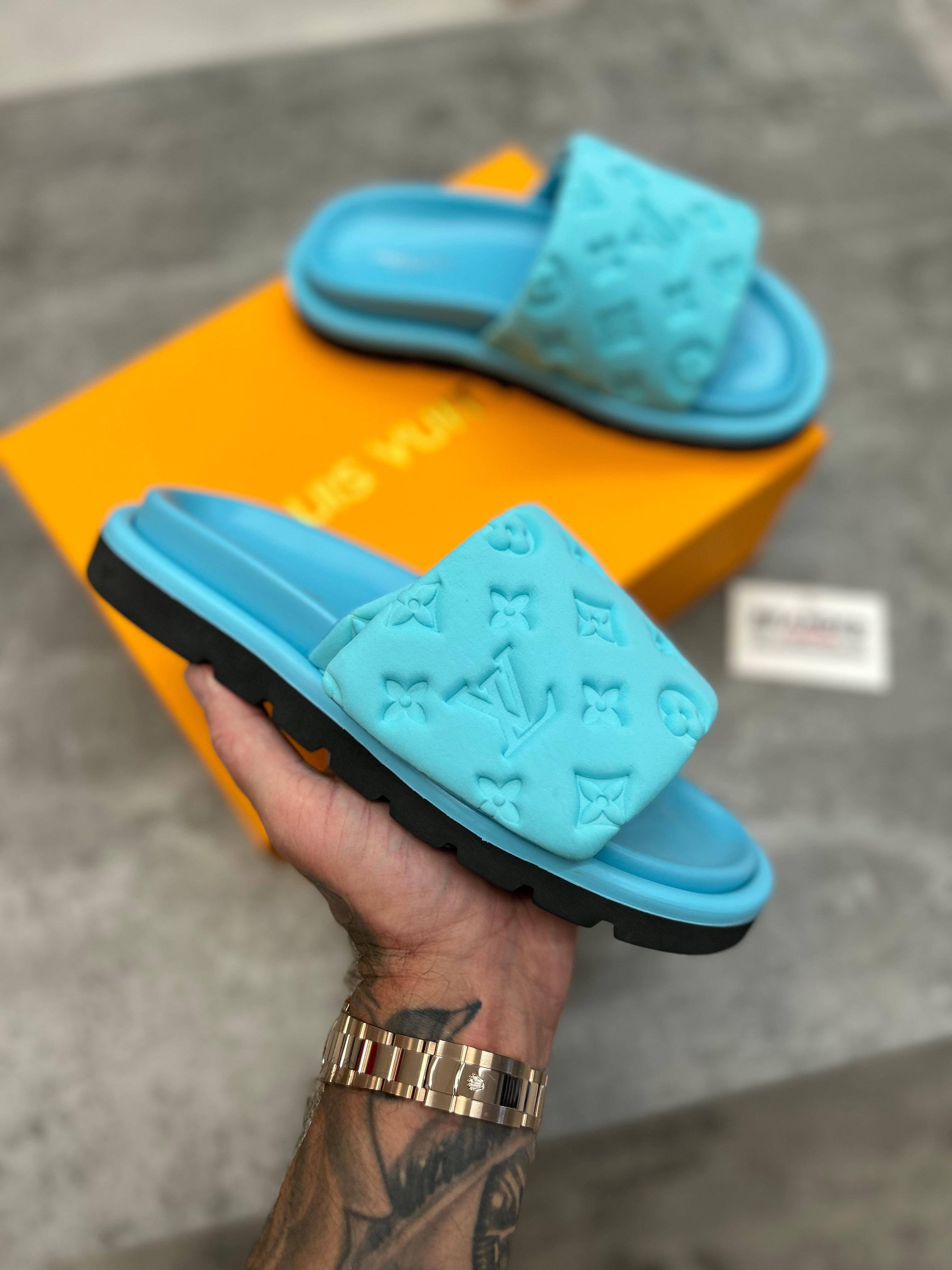 LVE - SLIDES BABY BLUE (PRE-ORDER)