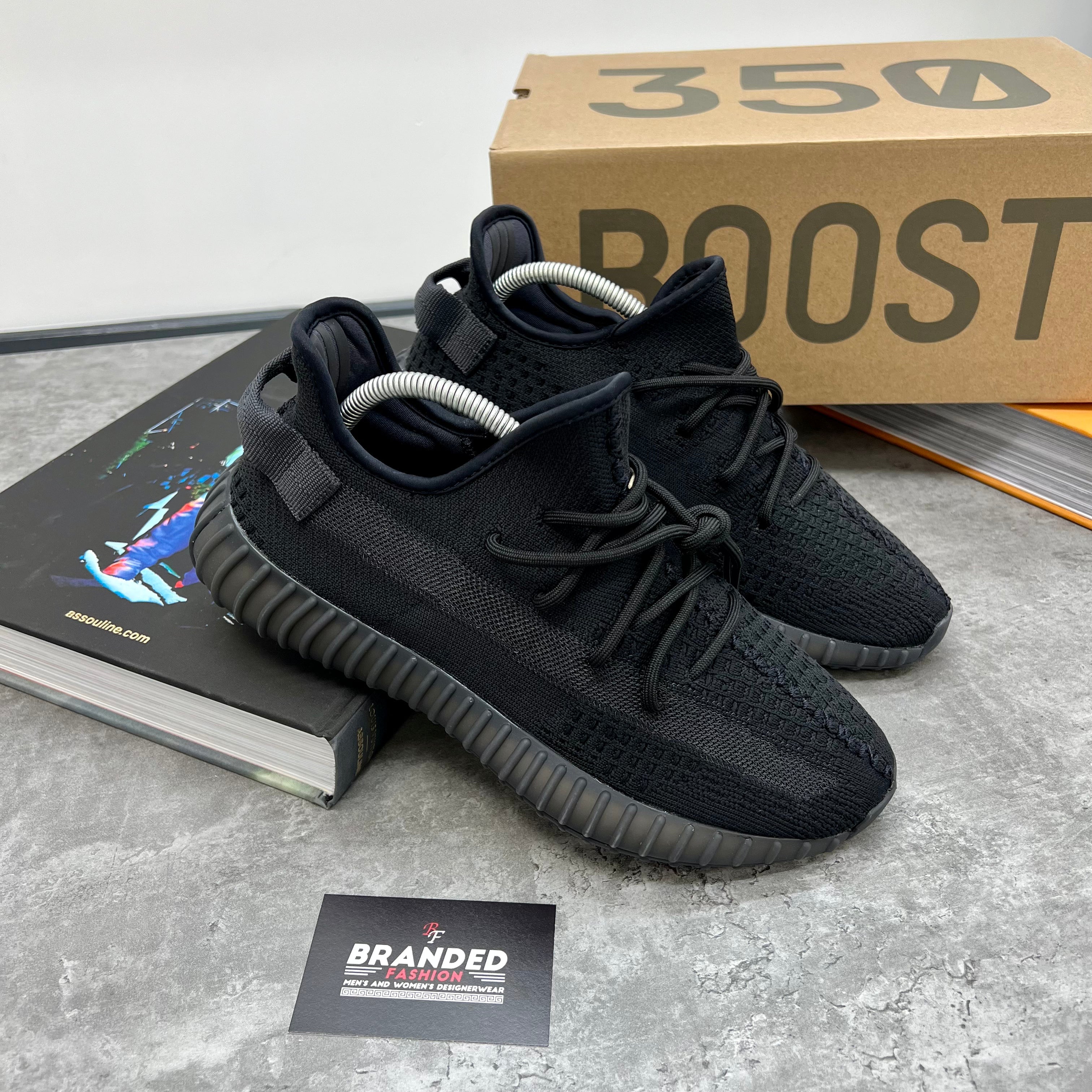 YZY 350 TRAINER - ONYX (PRE-ORDER)