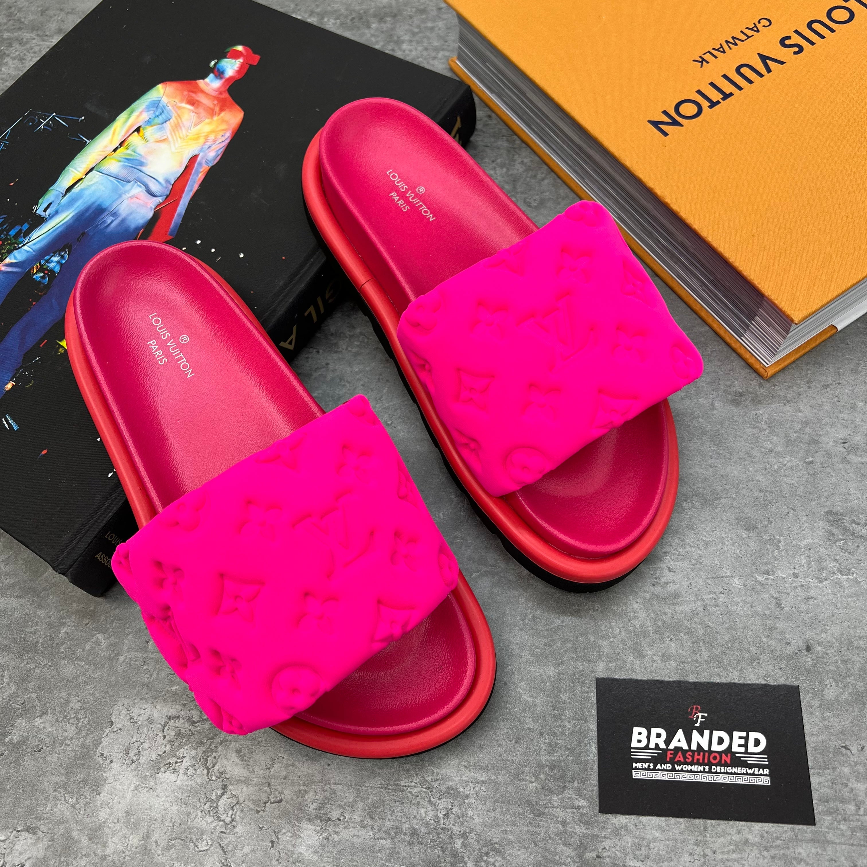 LVE - PILLOW SLIDES - PINK (PRE-ORDER)