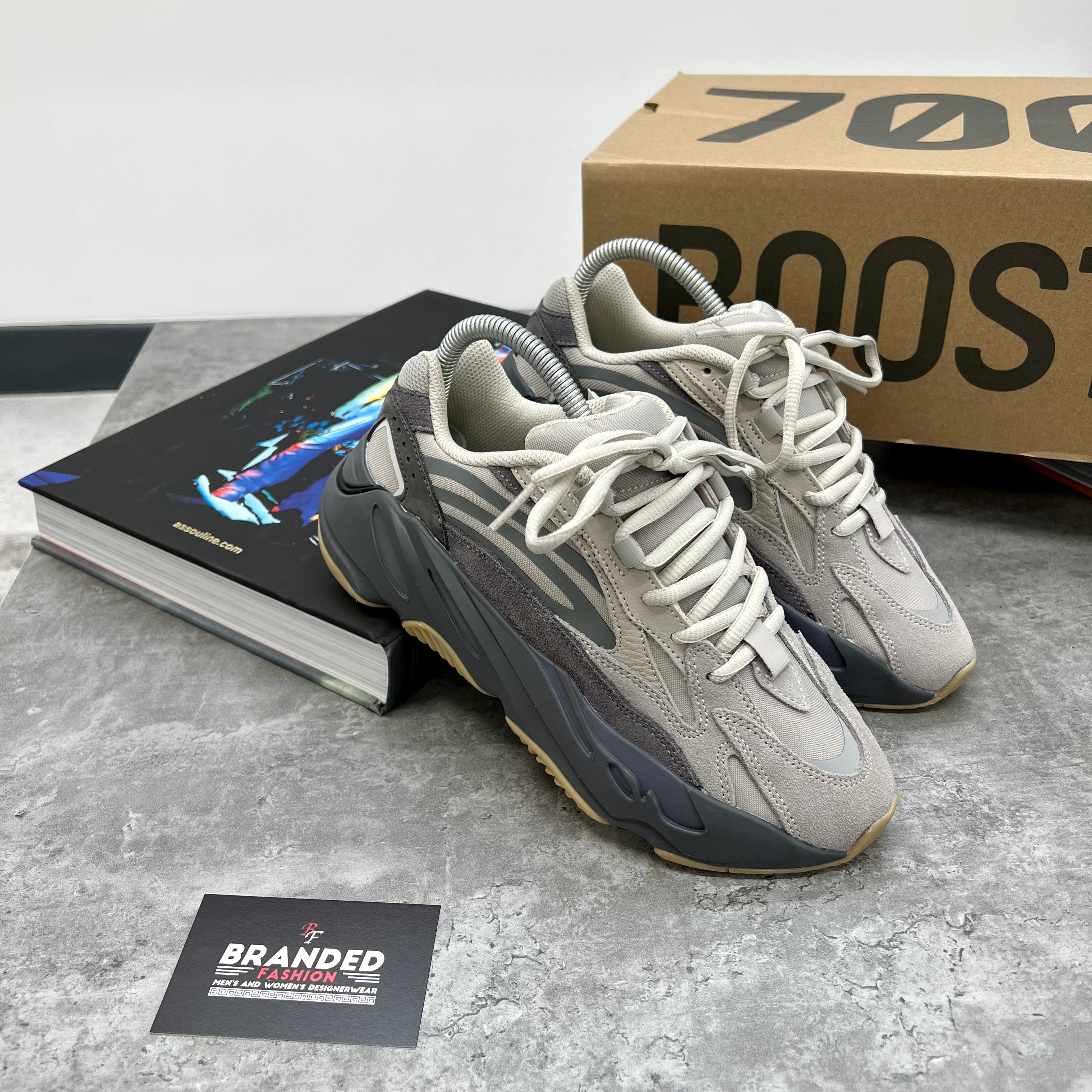YZY 700 TRAINER - THERPA (PRE-ORDER)
