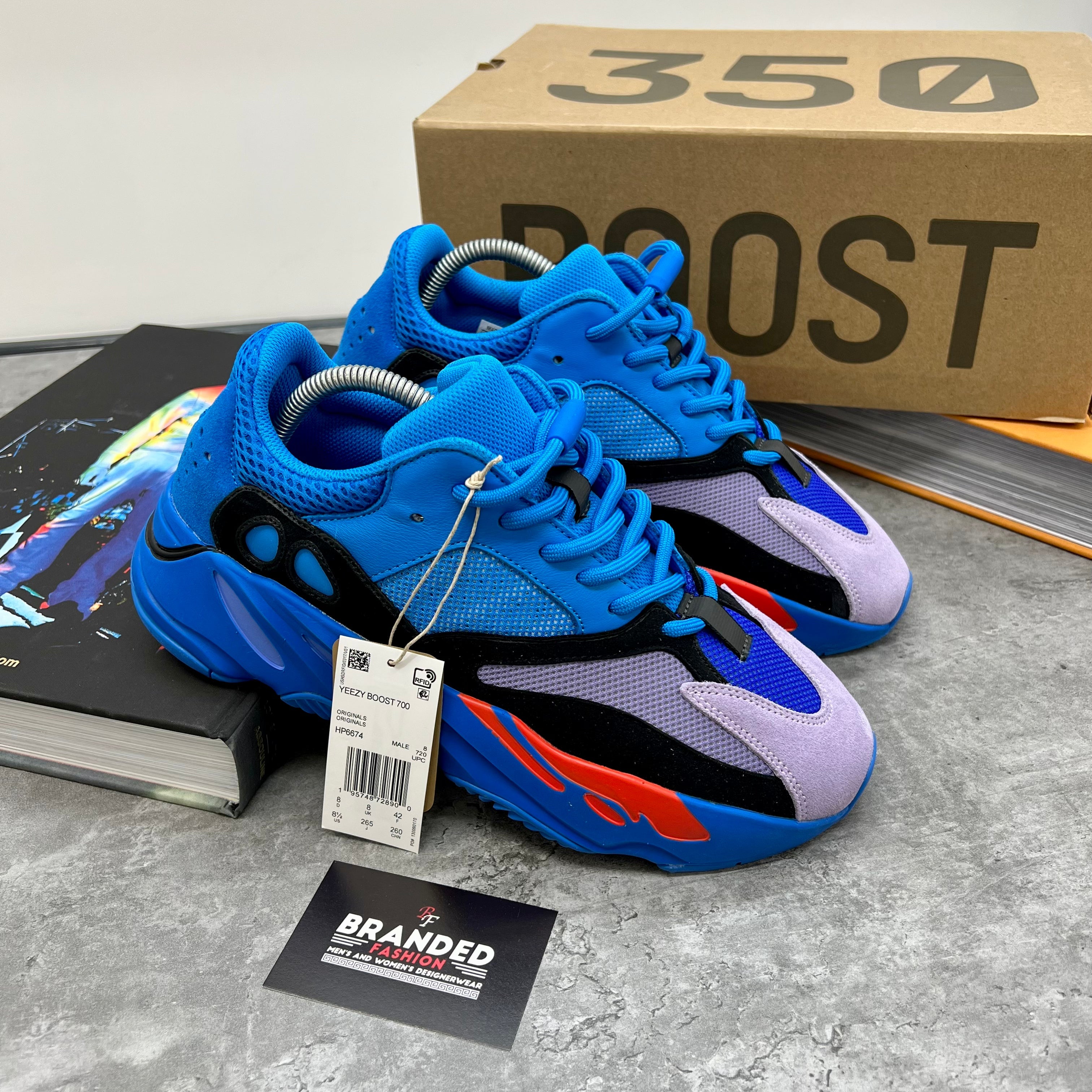 YZY 700 TRAINER - HIRESB (PRE-ORDER)